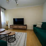 Cozy One-Bedroom Apartment Near City Center