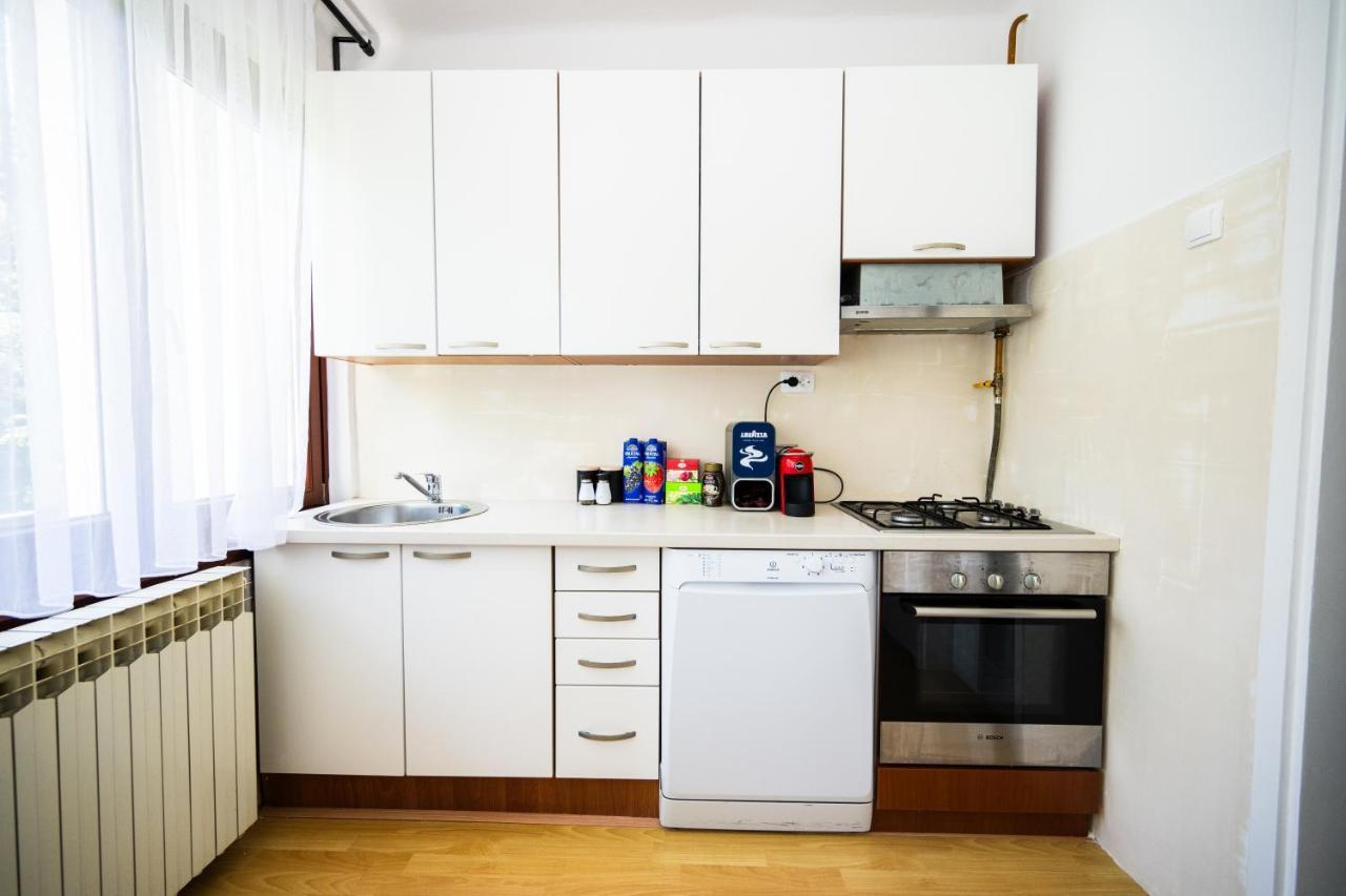 Cozy One-bedroom Near Center
