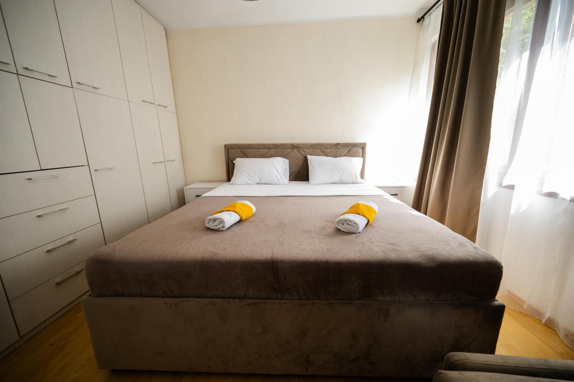 Cozy One-bedroom Near Center